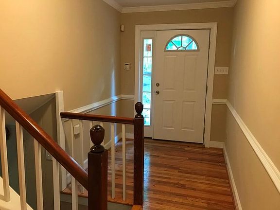 5th image of 211 Riverwood Dr