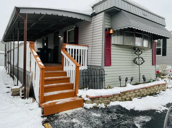 9001 S Cicero Ave Trailer 327, Oak Lawn, IL 60453