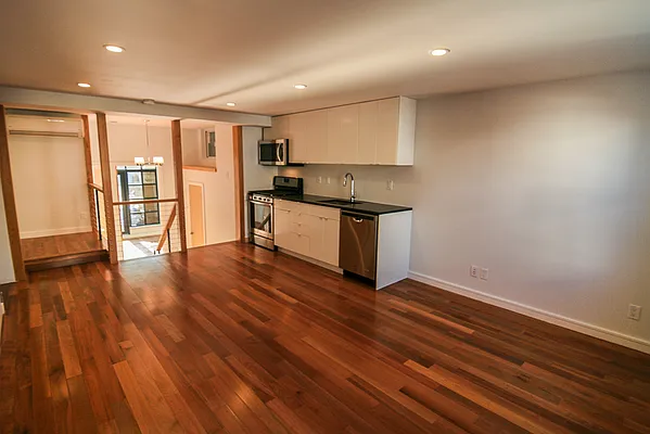 Rented by Horowitz Real Estate | media 25