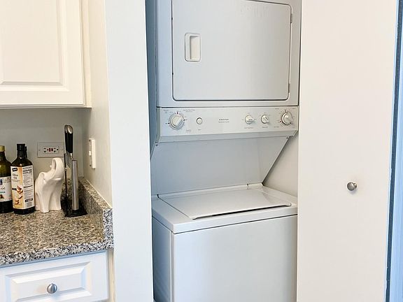 5th image of 33 W Ontario St APT 30C