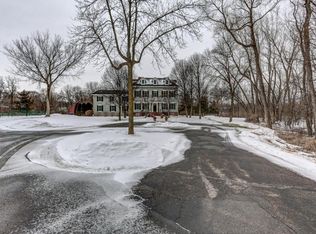 2505 Old Beach Rd, Wayzata, MN 55391