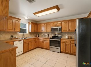 105 Tomahawk Trl, Seguin, TX 78155