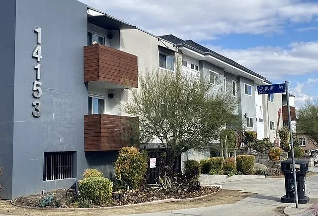 14153 Victory Blvd. — Photo 3