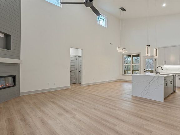 5th image of 10 Branchwood Ln