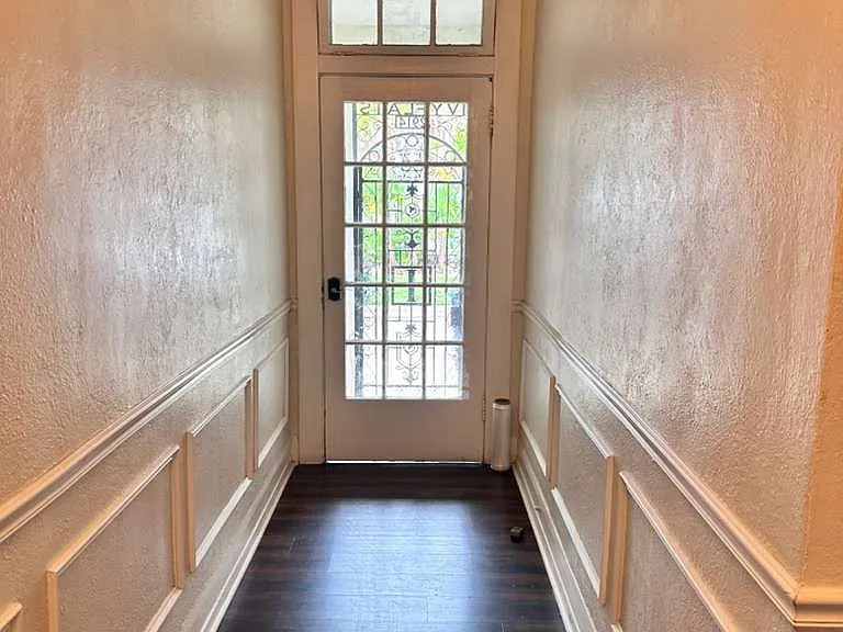 Ivy Flats — Photo 15