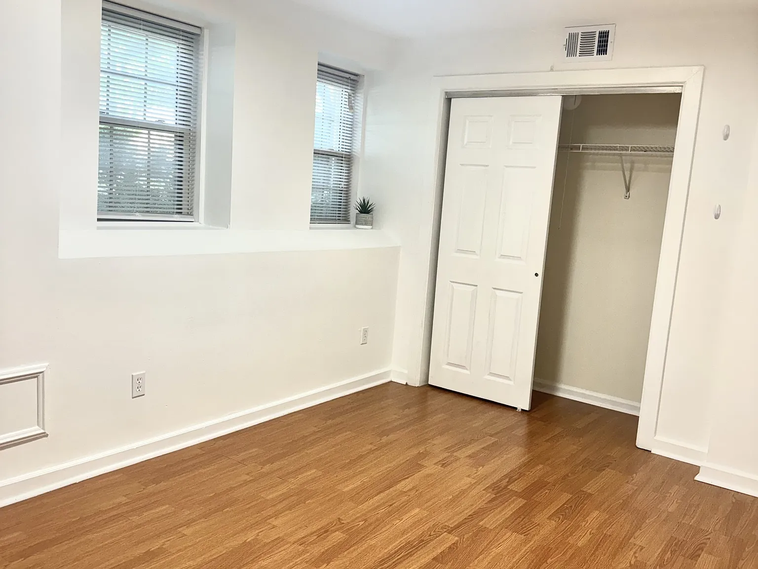 1 bed, 900 sqft, $1,150 — Photo 4