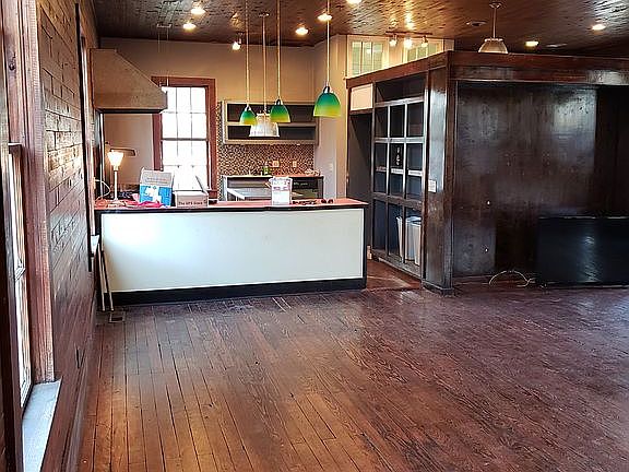 3rd image of 104 Pearl Ave