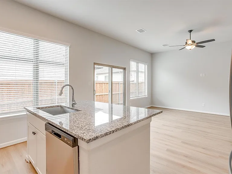 10434 Peonia St — Photo 12