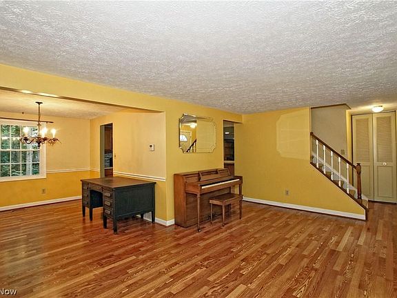 3rd image of 423 Chelmsford Dr