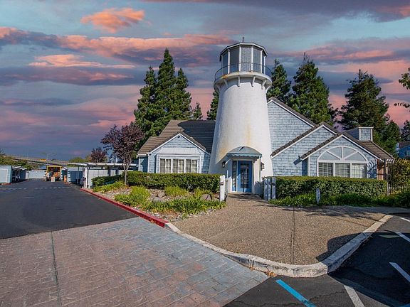 5th image of 221 Lighthouse Drive