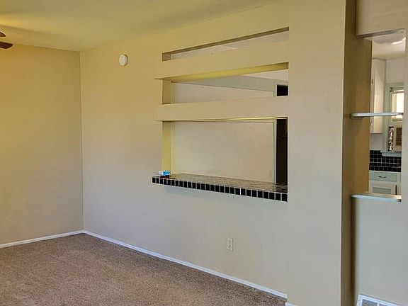 4th image of 907 Alexander Cir