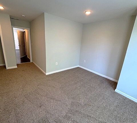 4th image of 2402 Lakeview Ave APT 2