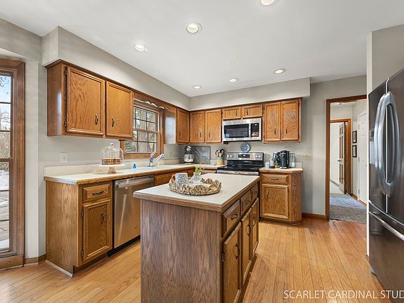 3rd image of 854 Raintree Dr