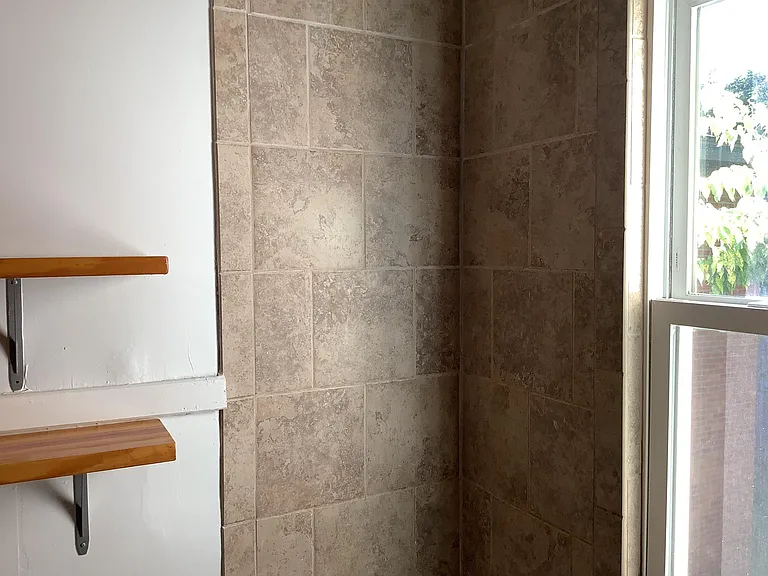 49 Clark Pl #UPSTAIRS — Photo 18