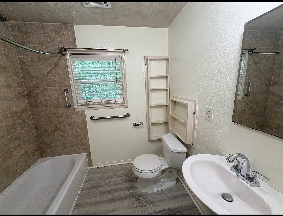 212 W Hunnicutt Street #2 Baytown, TX 77520 — Photo 4