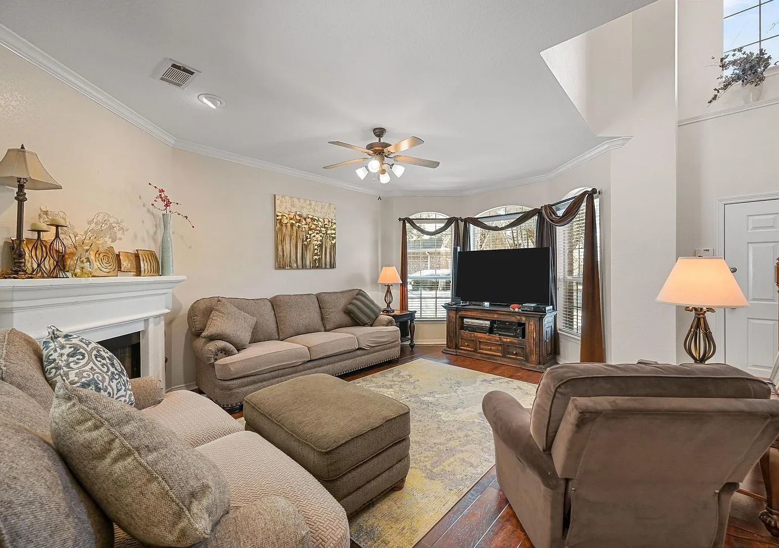Beautiful Home in Desirable Flower Mound Area — Photo 2