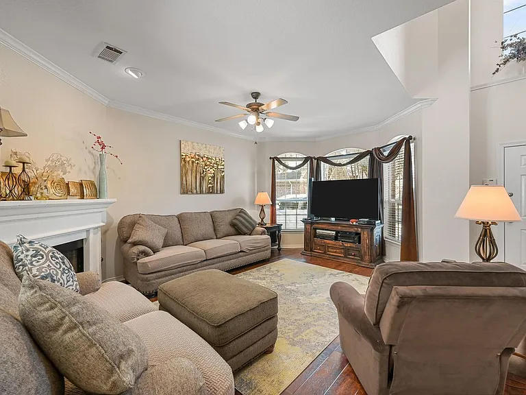 1905 Francis Ct — Photo 2