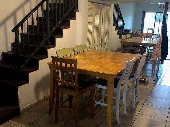 4th image of 520 NE 211th Terrace