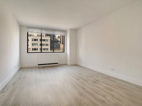 4th image of 200 E 33rd St APT 28E