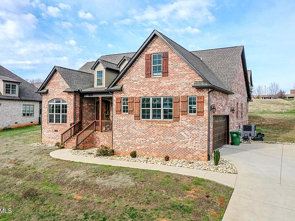3rd image of 827 Brookshire Blvd