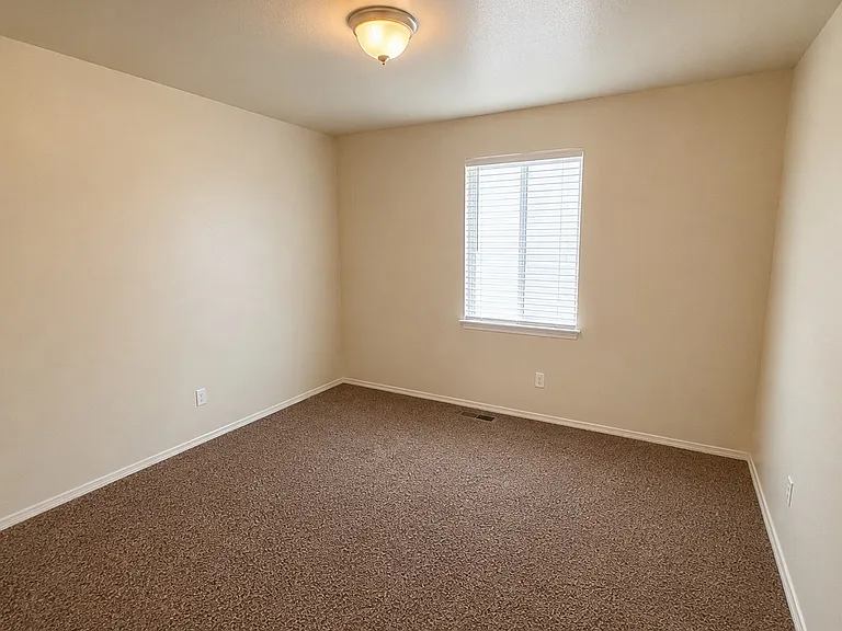 1703 W Tree Ln — Photo 14