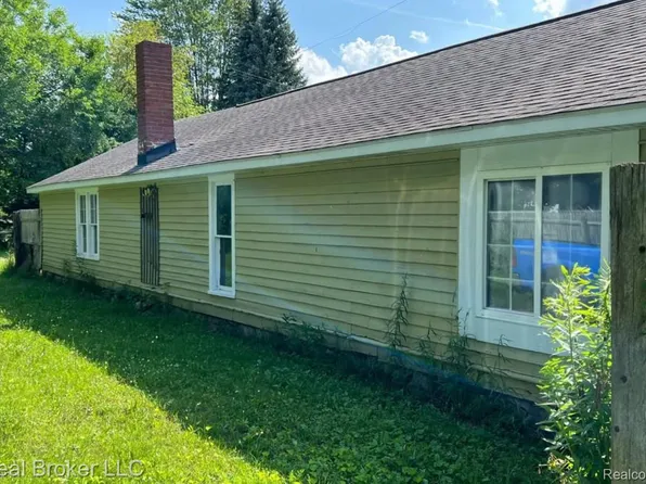 4321 Beach St, Akron, MI 48701