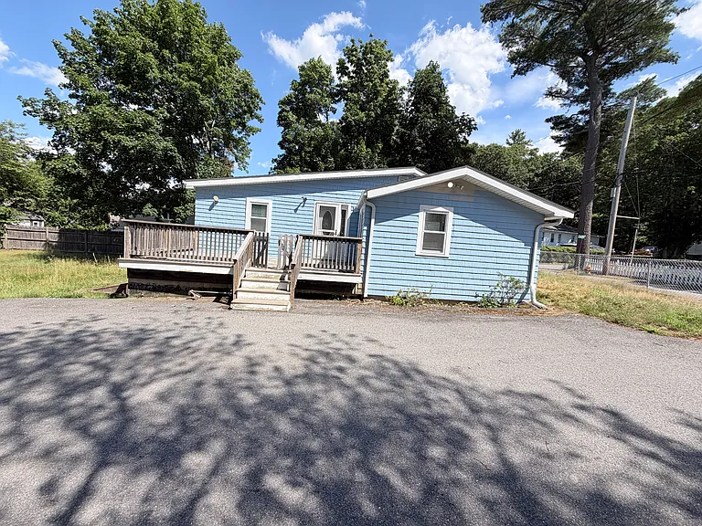 84 Perry St — Photo 1