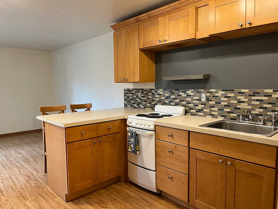408 Belmont Ave E #103