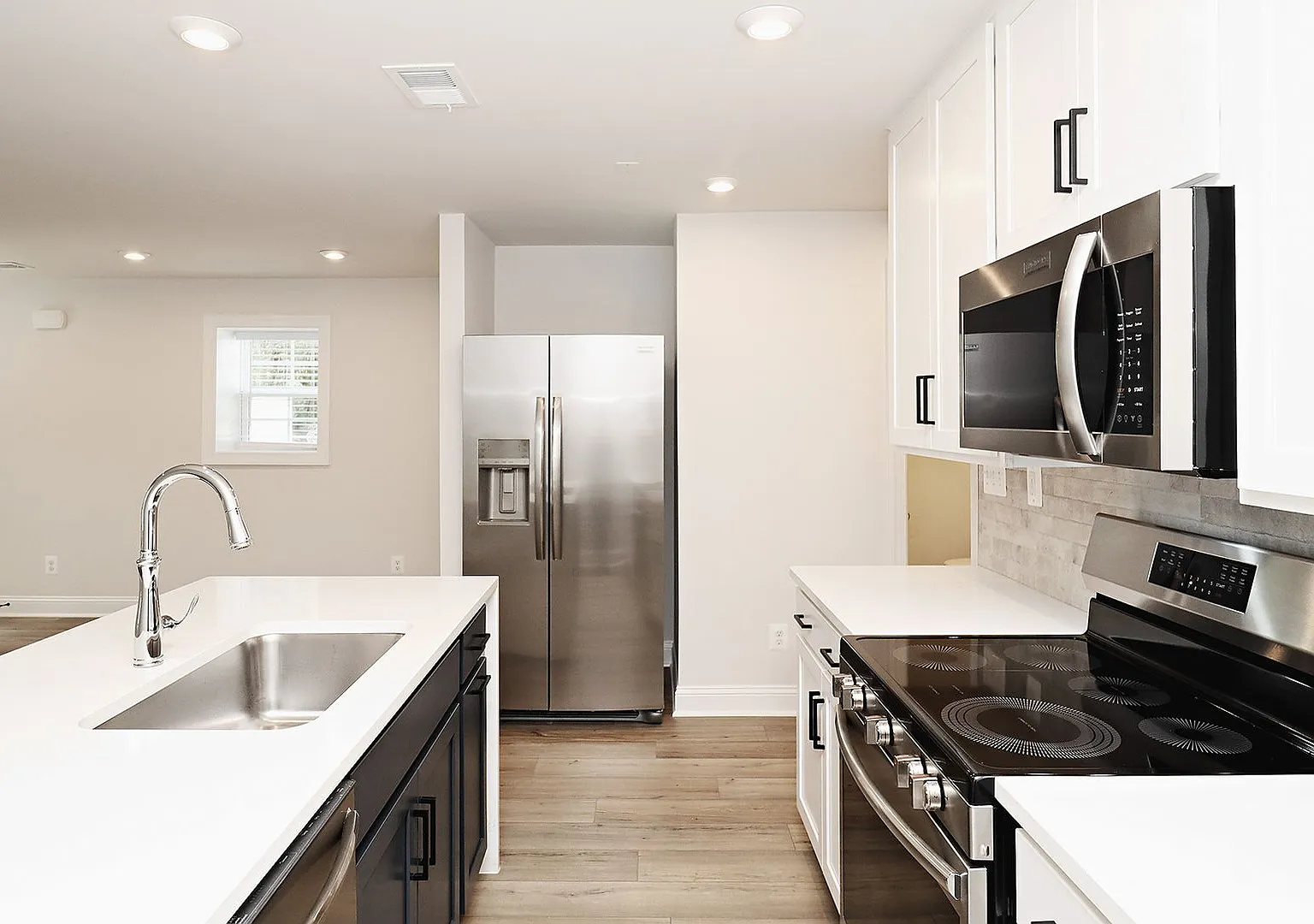 Be The First To Live Here - Pet-Friendly Crozet End-Unit Apartment — Photo 2