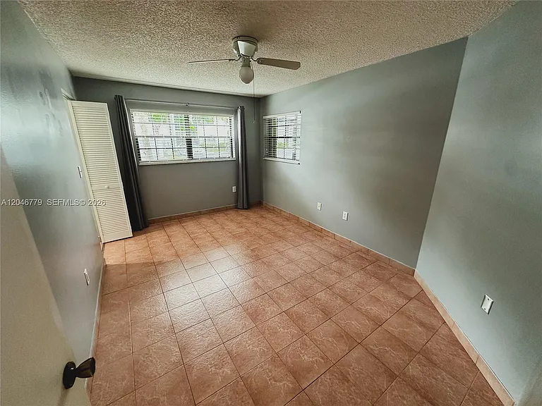 927 NE 199th St #101 — Photo 7