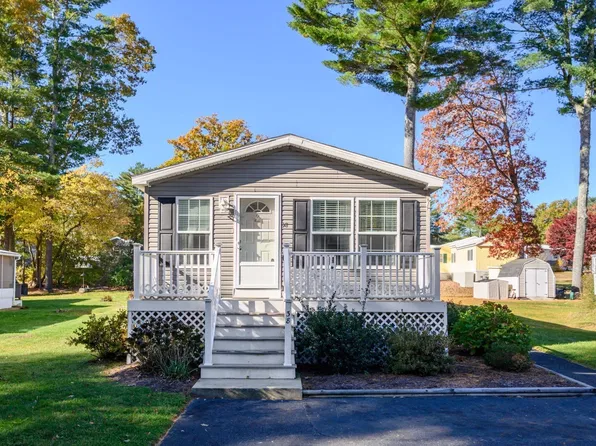 38 Beechwood Rd, Halifax, MA 02338