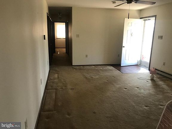 5th image of 4 Windy Hill Ln