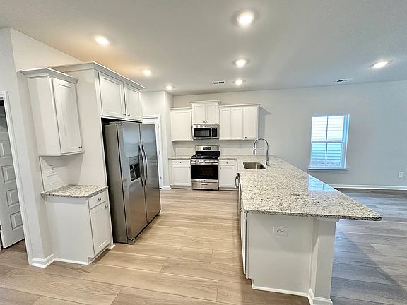 5th image of 511 Magnolia Terrace Dr