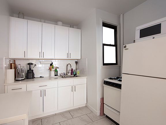 2nd image of 1059 1st Ave APT 5A