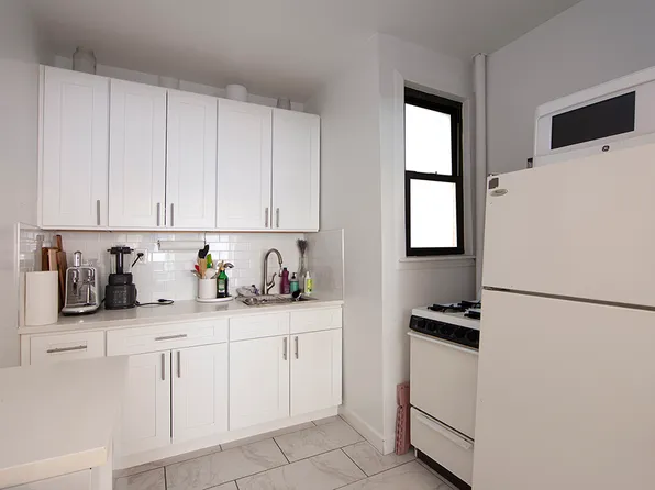 1059 First Avenue 5A image 2 of 19