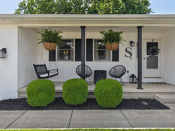 4th image of 213 Emerald Ln