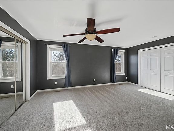 5th image of 53 Lois Ln