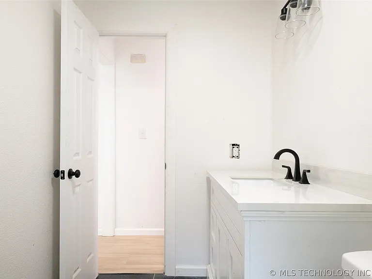 909 W El Paso Pl — Photo 18
