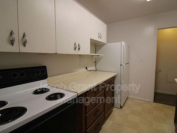 3rd image of 250 W 20th St Unit 250