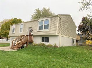 1419 N Green Meadows Blvd, Streamwood, IL 60107
