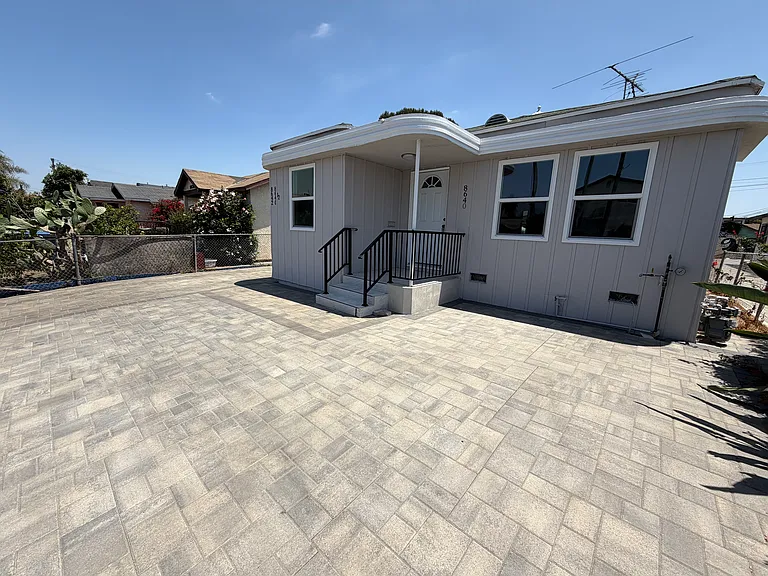 8640 Baring Cross St — Photo 1