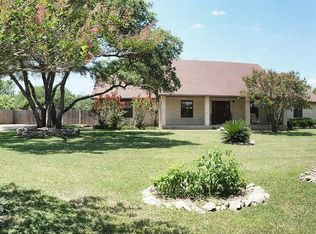 204 Maple Dr, Mountain City, TX 78610