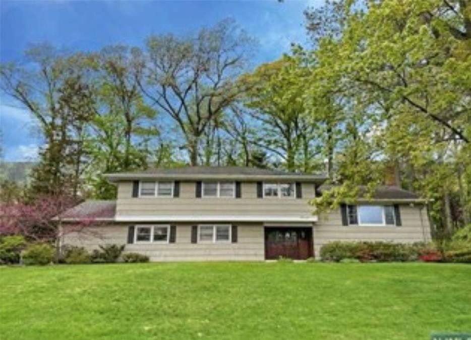 1st image of 12 Sylvia Ct