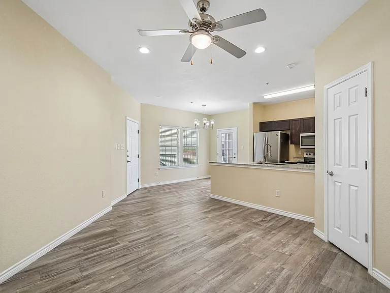 La Marquesa Apartments — Photo 43