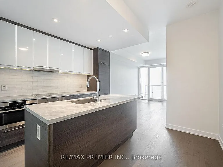 488 University Ave #3201 — Photo 1