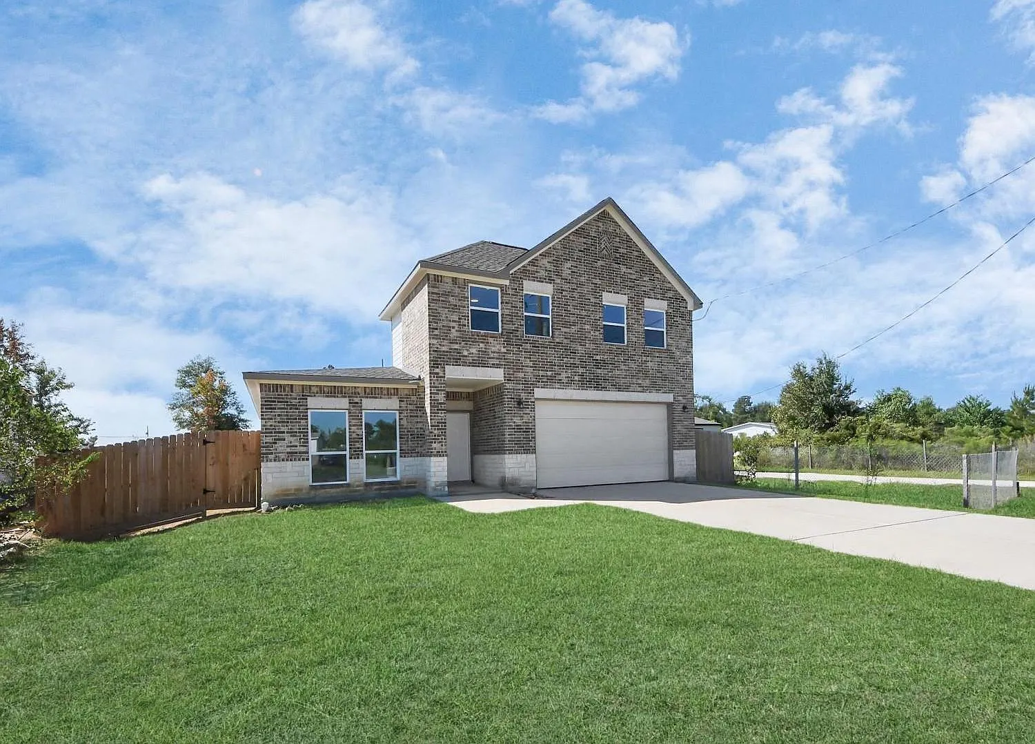 3 bed, 2.5 bath, 2278 sqft, $2,000 — Photo 3