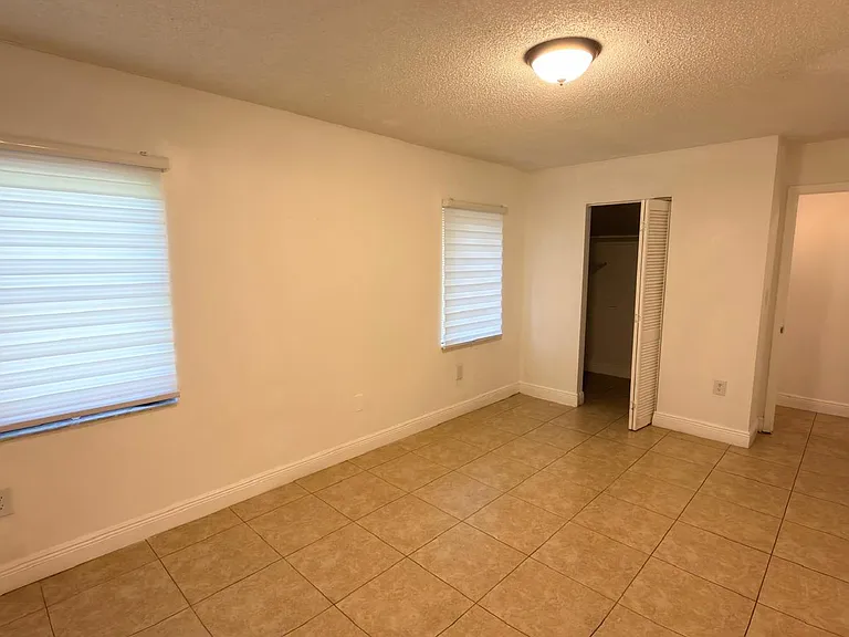 5302 SW 138th Pl — Photo 18