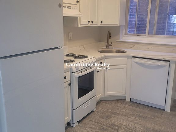 2nd image of 61 Selkirk Rd #5T