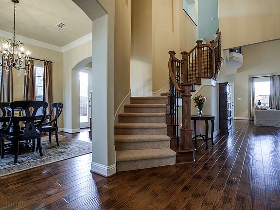 Sweeping Staircase