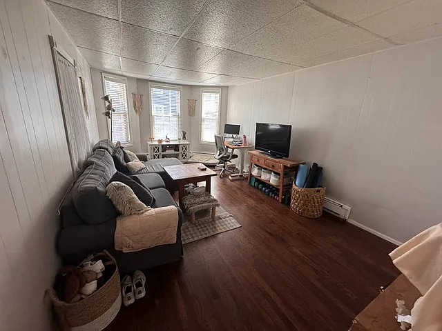 802 E 3rd St #1 — Photo 4